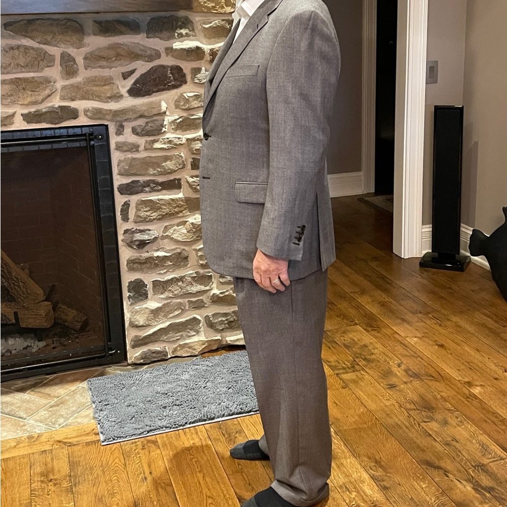 Mens Hickey Freeman Super 150’s Suit Gently Used. Worn 5 times.